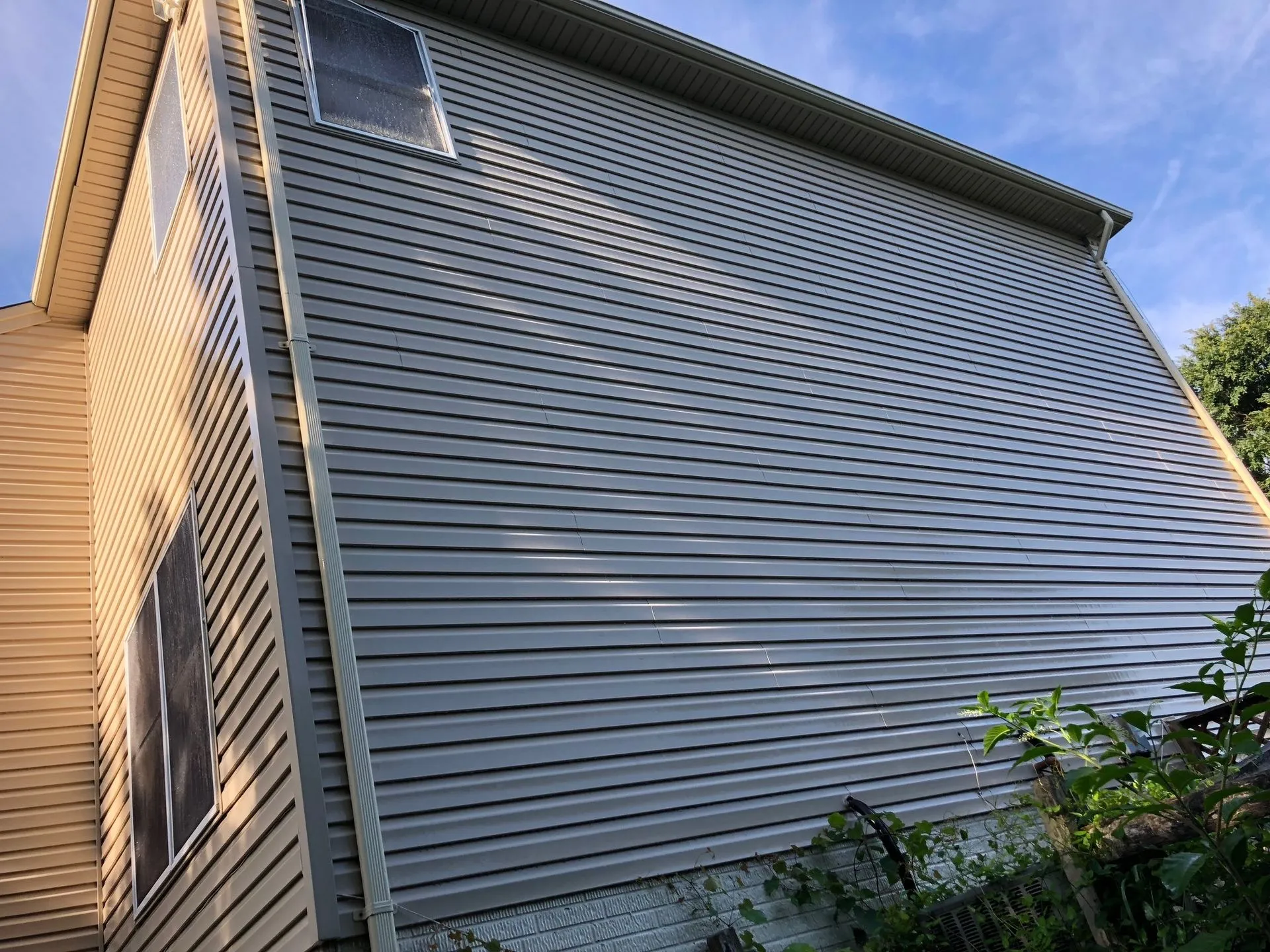 Same tan vinyl siding cleaned with bio-friendly chemistry
